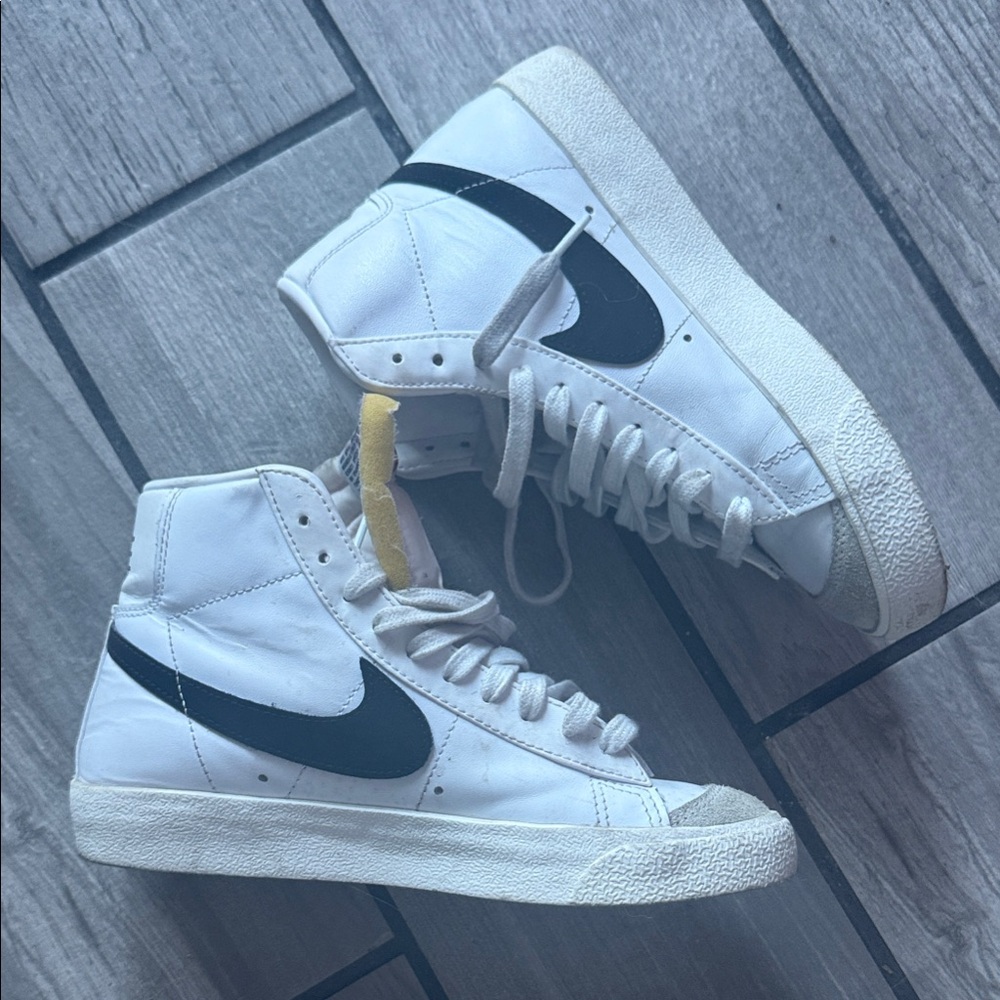 Nike White and Black High-Tops